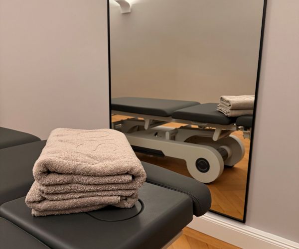 Schöne Räumlichkeiten einer Privatpraxis für Physiotherapie